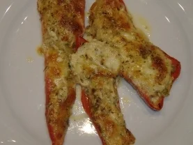 Rezept: Gratinierte Paprika mit Thunfischfüllung Gratinierte Paprika mit Thunfischfüllung - Rezept