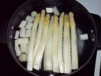 Stangenspargel mit Schnitzel und Salzkartoffeln - Rezept - Bild Nr. 4