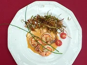 Scampi in Hummer-Cognac-Sahne auf Lauchstroh - Rezept