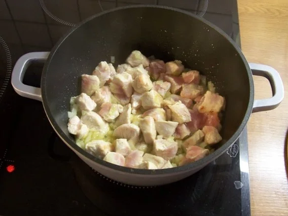 Putengulasch in Currysauce mit Bohnen - Rezept