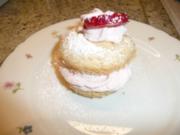 Biskuit-Muffin mit Erdbeerweincreme - Rezept