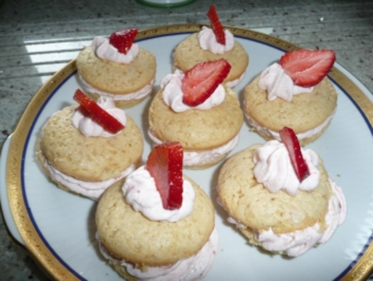 Biskuit-Muffin mit Erdbeerweincreme - Rezept - Bild Nr. 2