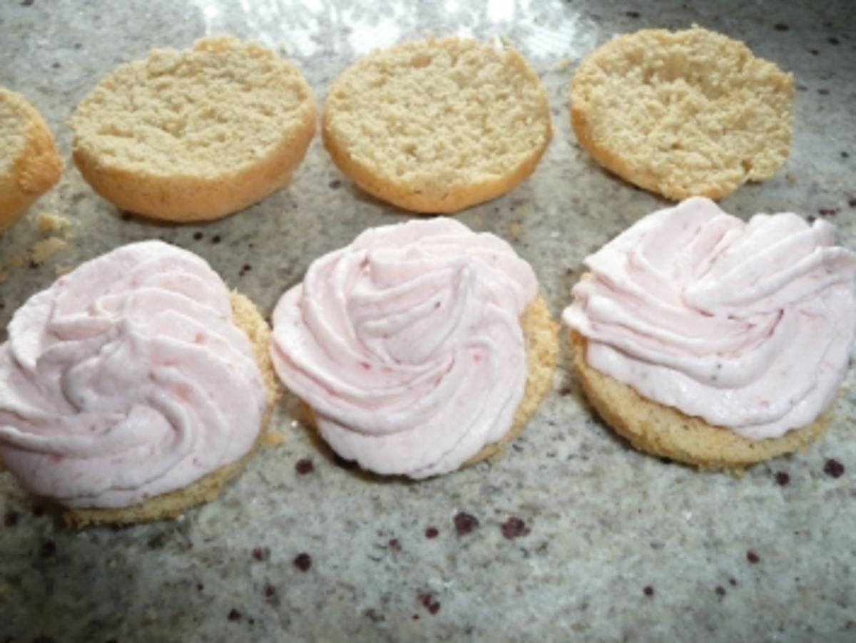 Biskuit-Muffin mit Erdbeerweincreme - Rezept - Bild Nr. 4