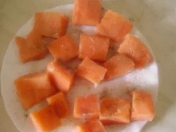 Rezept: Gurkenragaut mit Lachs auf grüne Nudeln Bild Nr. 2 Gurkenragaut mit Lachs auf grüne Nudeln - Rezept - Bild Nr. 2