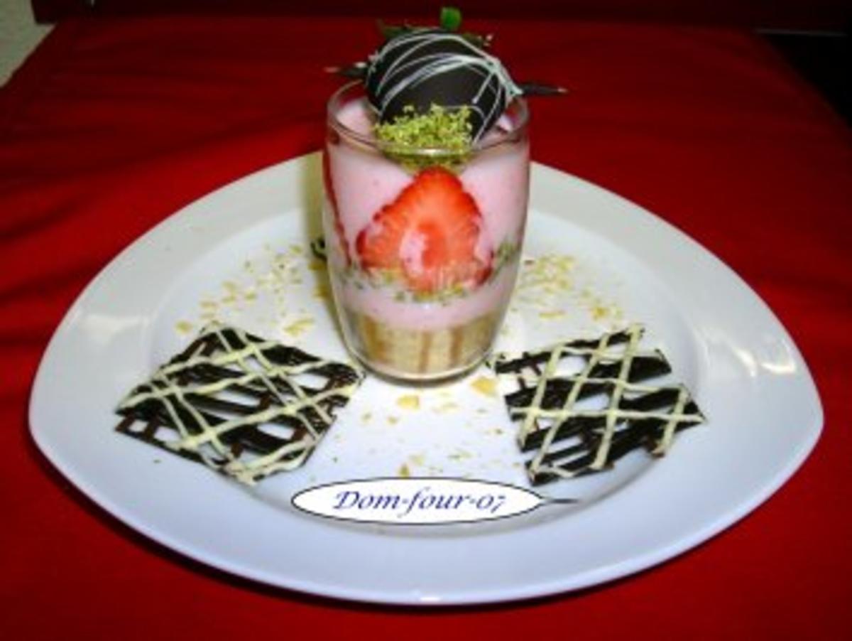 Erdbeerjoghurt im Glas mit Schokoerdbeere - Rezept - Bild Nr. 2