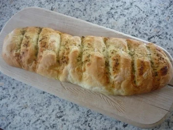 Rustikales Kräuterbutter-Baguette - Rezept