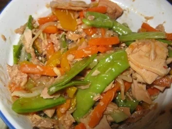 Rezept: Wokgemüse mit Thunfisch im Strudelmantel Bild Nr. 2 Wokgemüse mit Thunfisch im Strudelmantel - Rezept - Bild Nr. 2