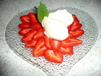 Erdbeercrapaccio mit Orangencreme - Rezept