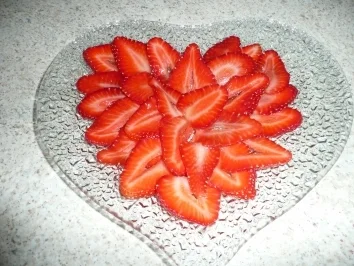 Erdbeercrapaccio mit Orangencreme - Rezept - Bild Nr. 3