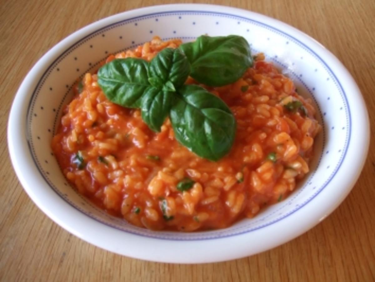 Bilder für Tomatenrisotto mit Risotto-Reis und Gemüsebrühe - Rezept