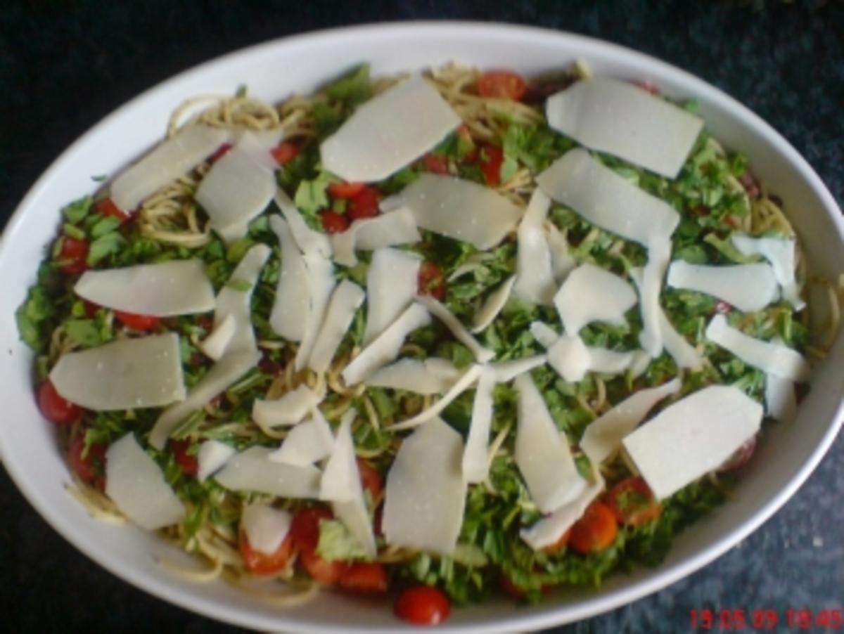 Bilder für Spaghetti mit grünem Pesto und Rucola - Rezept