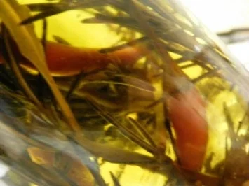 SELBSTGEMACHTES AROMATISCHES ÖL - Rezept