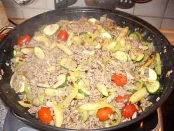 Fl/Rind/Schwein: Hackpfanne mit Schupfnudeln - Rezept - Bild Nr. 4