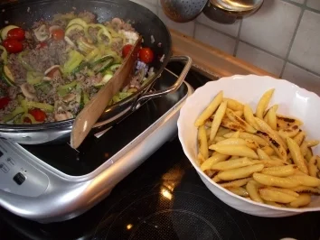 Fl/Rind/Schwein: Hackpfanne mit Schupfnudeln - Rezept - Bild Nr. 3