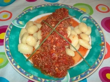 Gnocchi mit Schinken-Hackfleisch-Sauce - Rezept