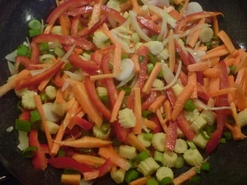 Rezept: Asiatische Gemüsepfanne süß-scharf Bild Nr. 2 Asiatische Gemüsepfanne süß-scharf - Rezept - Bild Nr. 2