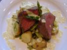 Spargelgeröstel mit Rinderfiletsteak und Pestosauce - Rezept