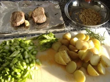 Rezept: Spargelgeröstel mit Rinderfiletsteak und Pestosauce Bild Nr. 2 Spargelgeröstel mit Rinderfiletsteak und Pestosauce - Rezept - Bild Nr. 2