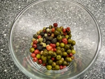 Rezept: kunterbunte Pfefferbutter Bild Nr. 2 kunterbunte Pfefferbutter - Rezept - Bild Nr. 2