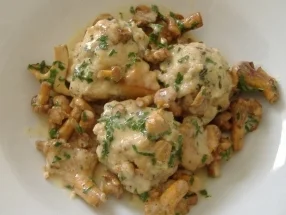 Pfifferlingragout mit Semmelknödel - Rezept