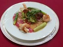 Salat auf Tunfischcarpaccio und Garnelen - Rezept