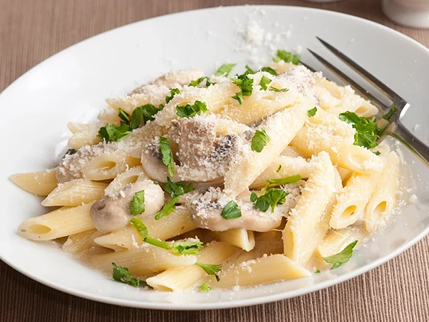 Bandnudeln in Champignon-Sahne-Sauce - Rezept - Bild Nr. 2