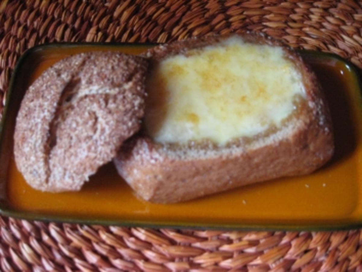 Käsefondue im Roggenbrötchen - Rezept