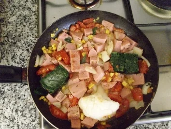 Fleischwurstwürfel mit Spinat und Blumenkohl - Rezept