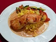 Steinbutt auf Nudeln, Gurkengemüse und Garnelenschaum - Rezept