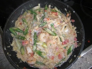 Rezept: Spargel mit Nudeln und Garnelen Spargel mit Nudeln und Garnelen - Rezept