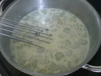 Frische Erbeeren mit einer Rhabarber-Vanille-Sahnesauce - Rezept - Bild Nr. 4