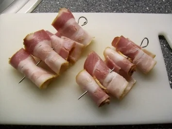 Rezept: Der Trick mit den Speckröllchen Bild Nr. 2 Der Trick mit den Speckröllchen - Rezept - Bild Nr. 2