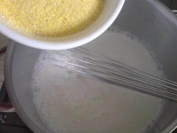 Rotbarschfilet mit Cornflakeskruste an Spinat mit Polentanockerln - Rezept - Bild Nr. 2