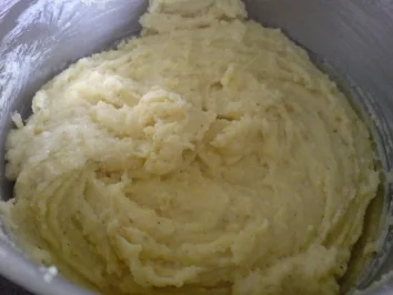 Rotbarschfilet mit Cornflakeskruste an Spinat mit Polentanockerln - Rezept - Bild Nr. 3