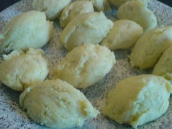 Rotbarschfilet mit Cornflakeskruste an Spinat mit Polentanockerln - Rezept - Bild Nr. 4