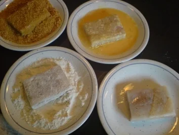 Rotbarschfilet mit Cornflakeskruste an Spinat mit Polentanockerln - Rezept - Bild Nr. 7