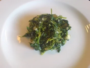 Rotbarschfilet mit Cornflakeskruste an Spinat mit Polentanockerln - Rezept - Bild Nr. 9