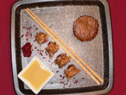 Kokosküchlein gefüllt mit Schokoladenmus, dazu Cranberry-Sushi mit Krokant - Rezept