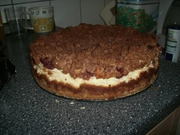 Quark-Mascarpone Torte mit Kirschen und Schokostreuseln - Rezept
