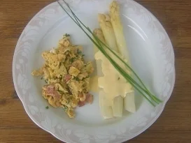 Kräuterrührei mit Spargel - Rezept