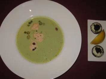 Frühlingszwiebelsuppe mit Lachsklößchen - Rezept