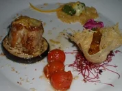 Rezept: Schweinefilet mit Zitronen-Mozzarellahaube an Auberginen und Kirschtomaten Schweinefilet mit Zitronen-Mozzarellahaube an Auberginen und Kirschtomaten - Rezept