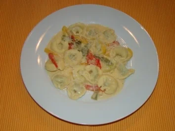 Tortellini in Paprikasauce - Rezept