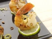 Garnelen auf Limetten mit jungem Knoblauch - Rezept