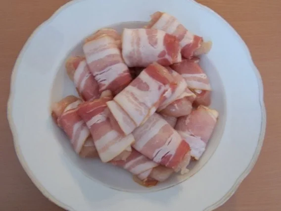 Rezept: Hähnchenwürfel in Bacon Hähnchenwürfel in Bacon - Rezept