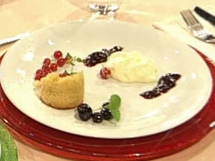 Johannisbeer-Thymianmuffin mit weißem Schokoladenschaum - Rezept