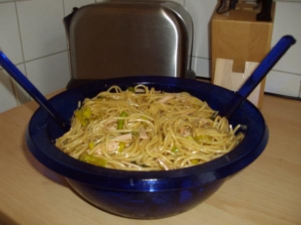Asiatisch angehauchter Nudelsalat - einfach - 218 kcal/100g