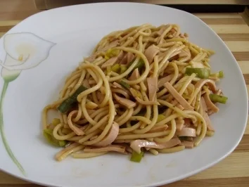 Asiatisch angehauchter Nudelsalat - Rezept