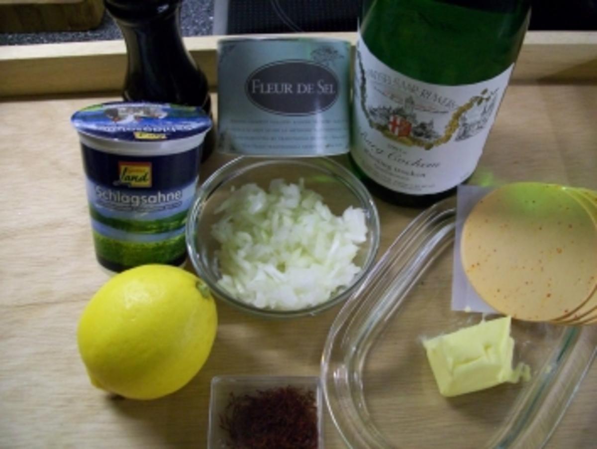 Roulade von der Poulardenbrust an Zitronen-Safran-Sauce - Rezept - Bild Nr. 2