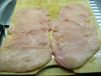 Roulade von der Poulardenbrust an Zitronen-Safran-Sauce - Rezept - Bild Nr. 3